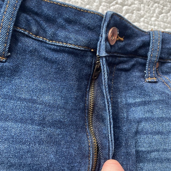 Kendall + Kylie Dark Wash Drifter Blue Demin High Rise Cuffed Jean Shorts - Picture 5 of 6